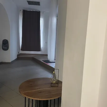 Butas Su Vaizdu I Laisves Aleja * Kaunas